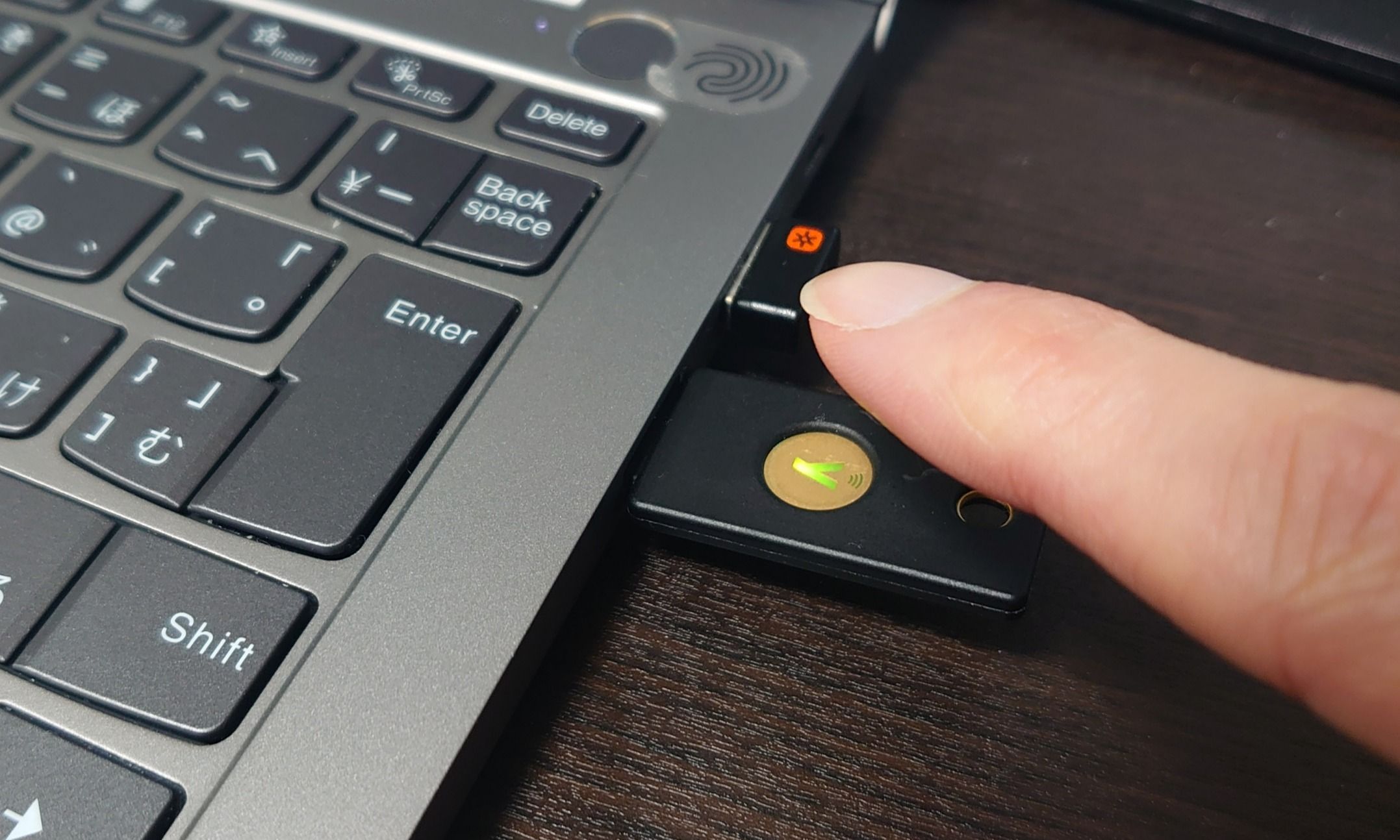 YubiKeyにタッチ